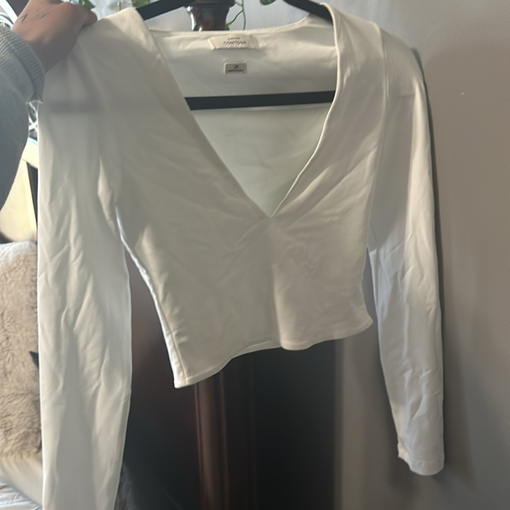 NWOT never worn Aritzia Crop Top